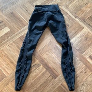 Lululemon sz 4 black leggings with cross cross detail on back of leg